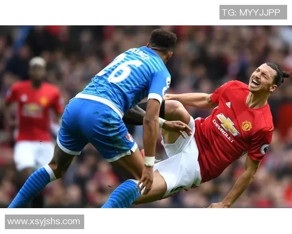 足球明星搞笑瞬间歪嘴喝水视频引发网友热议与模仿挑战