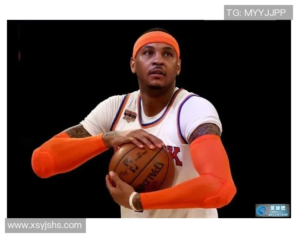 足球明星化妆成大爷挑战传统形象引发网友热议与欢笑