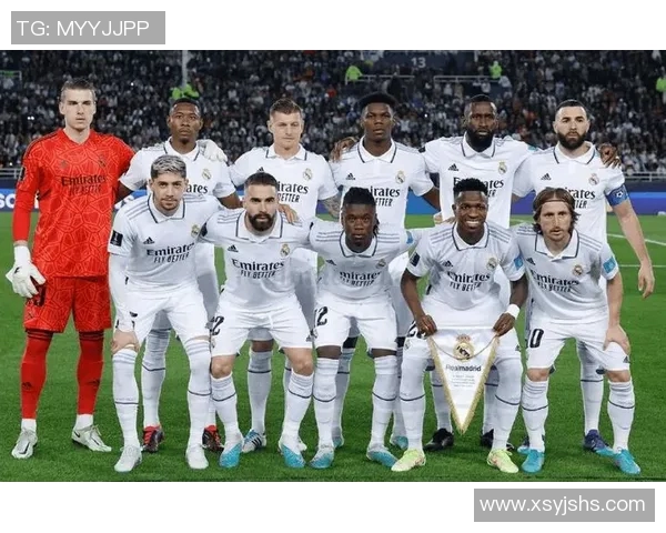 足球明星老将重返赛场激情对决展现传奇风采与青春活力的碰撞