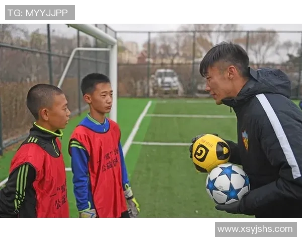 黑人足球明星与孩子们温馨合影展现友爱与希望的瞬间